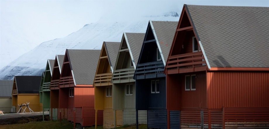Colourful houses in a row in Longyearbyen. Credit: Håkon Daae Brensholm - Visit Svalbard